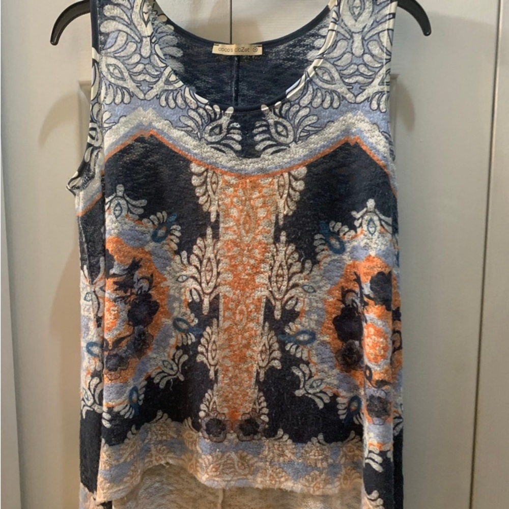 “Coco’s CloZet” Women Round Neckline,, Sleeveless T-Shirt. Size: Medium.